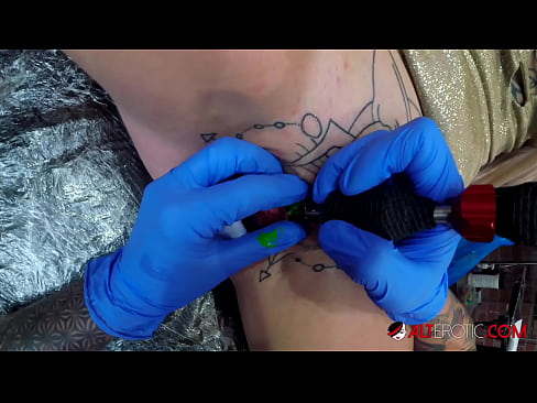 ❤️ Tsis tshua muaj tattooed hottie Sully Savage tau txais tattoo ntawm nws clitoris Sex video ntawm peb hmn.sexafinkarasskaz.ru% Ib ❤